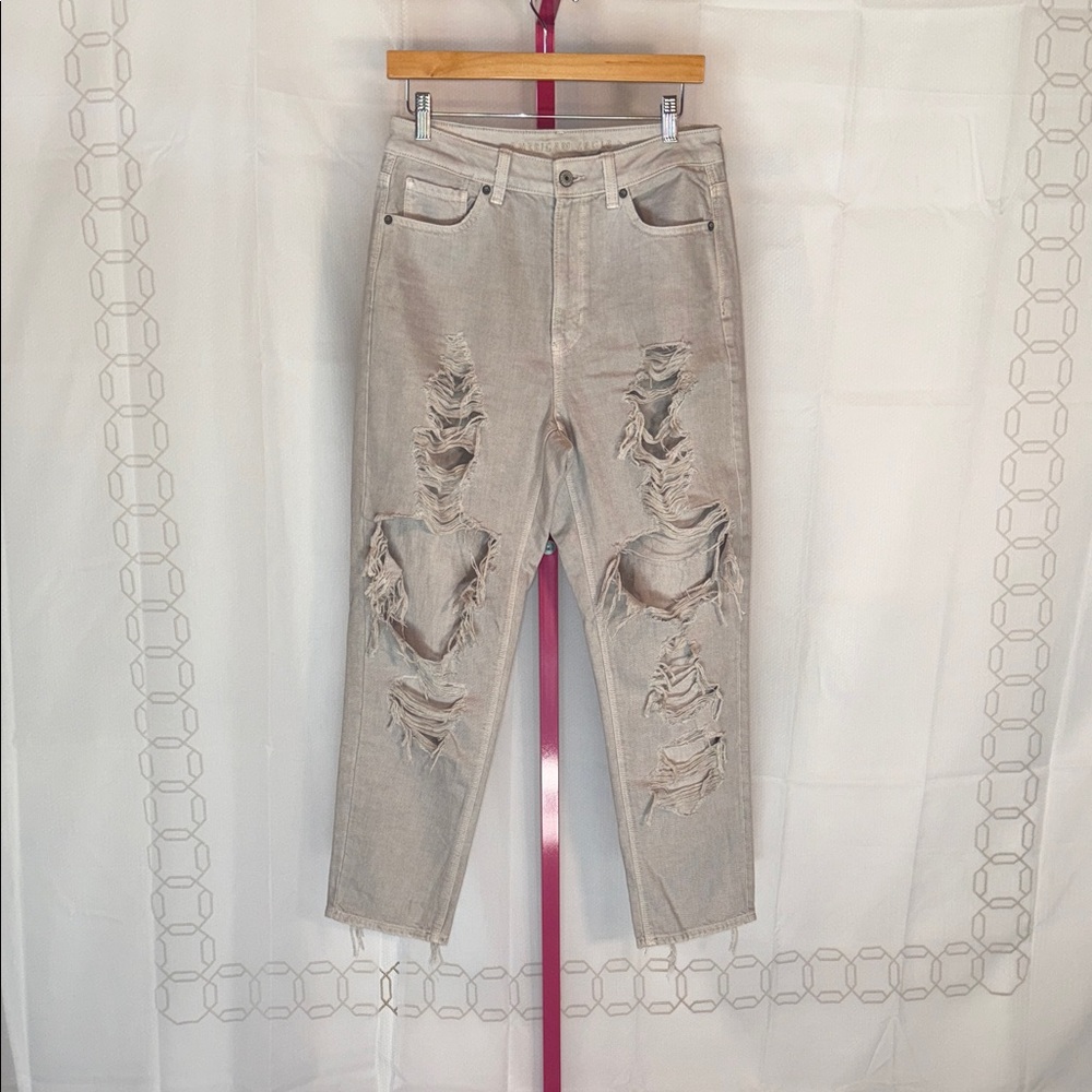 American Eagle Outfitters Light Gray Distressed Mom‎ Jeans